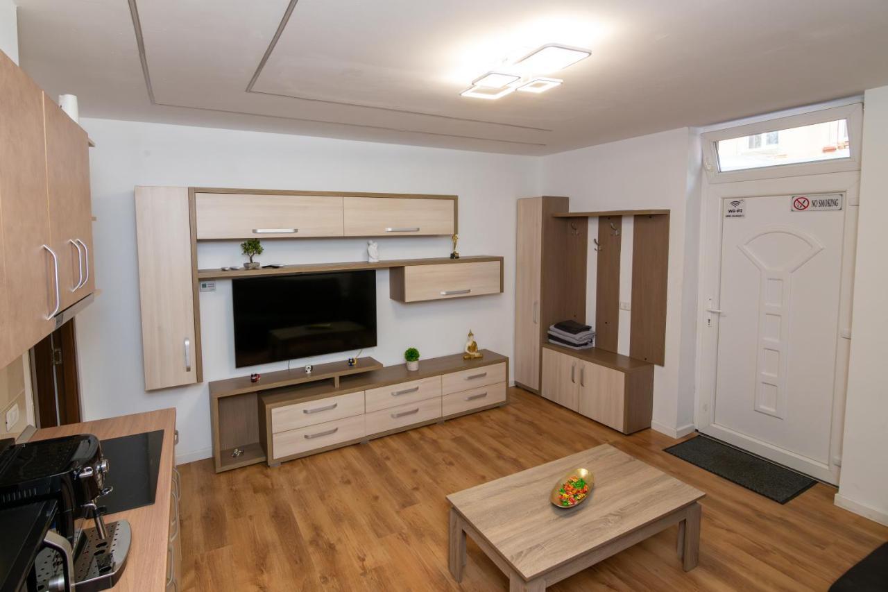 Grayhouse Apartment Арад Екстериор снимка